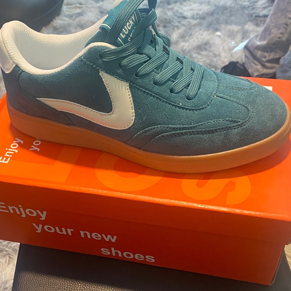 Lucky Step Women Blue and White Sneakers New